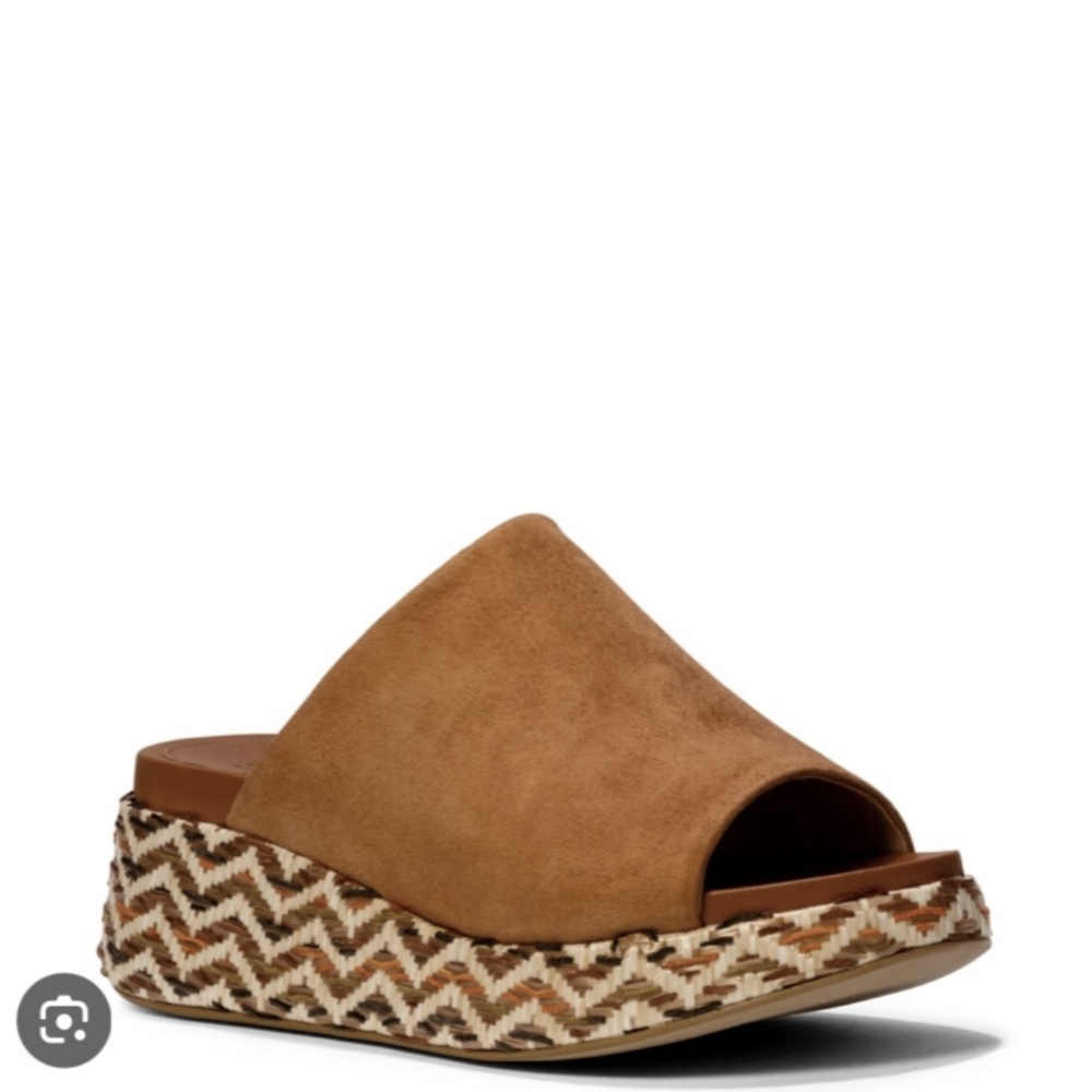 Donald Pliner RUTH Sandals. Size: 8.5